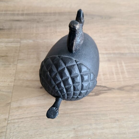 Cast iron squirrel on nut trinket dish with lid. - Picture 7 of 10